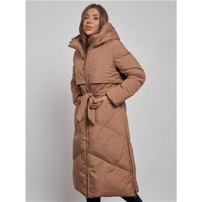Пальто утепленное молодежное зимнее женское коричневого цвета 52356K