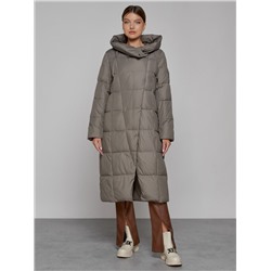 Пальто утепленное с капюшоном зимнее женское коричневого цвета 13363K