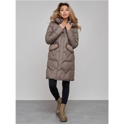 Пальто утепленное с капюшоном зимнее женское коричневого цвета 13332K